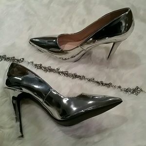 Silver metallic pointy toe pumps